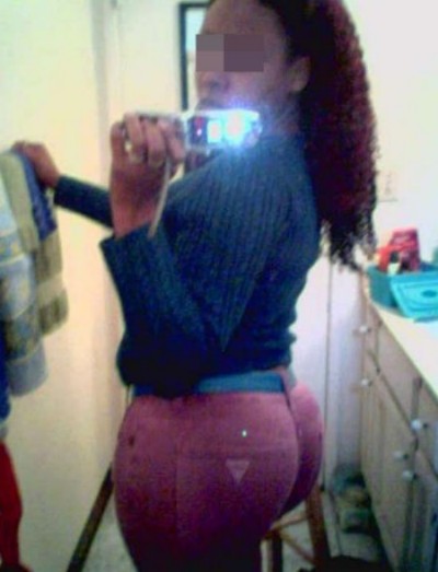 Buveuse de foutre voudrait des bites très épaisses à pomper à Drancy