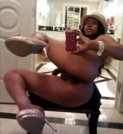 Petite gloutonne aimant se faire enculer à sec sur Le Mans Petite gloutonne aimant se faire enculer à sec sur Le Mans