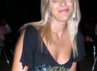 Assez belle femme veut sucer de très grosses bites à Marseille