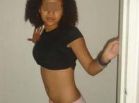 Belle petite coquine a envie de sucer des sexes bien larges à Bobigny