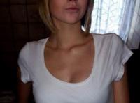 Fille dépravée adorant la pipe