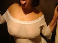 Femme chaude pour une grosse pipe sur Le Tampon